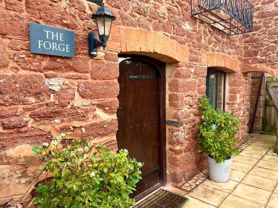 Countryside Converted Barn With Hot Tub نيوتن أبوت المظهر الخارجي الصورة