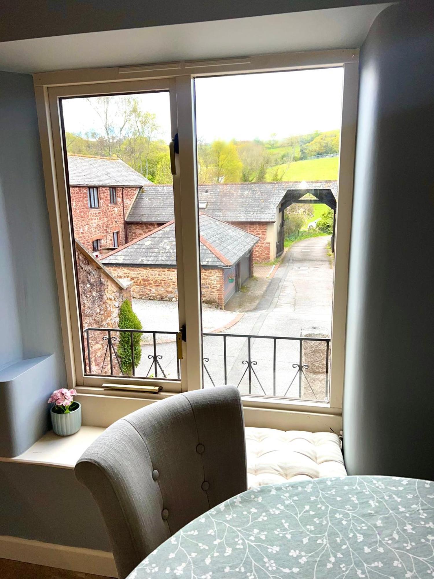 Countryside Converted Barn With Hot Tub نيوتن أبوت المظهر الخارجي الصورة